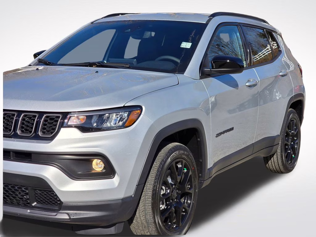 2026 Silver Zynith Metallic Clearcoat Jeep Compass Latitude 4X4 SUV