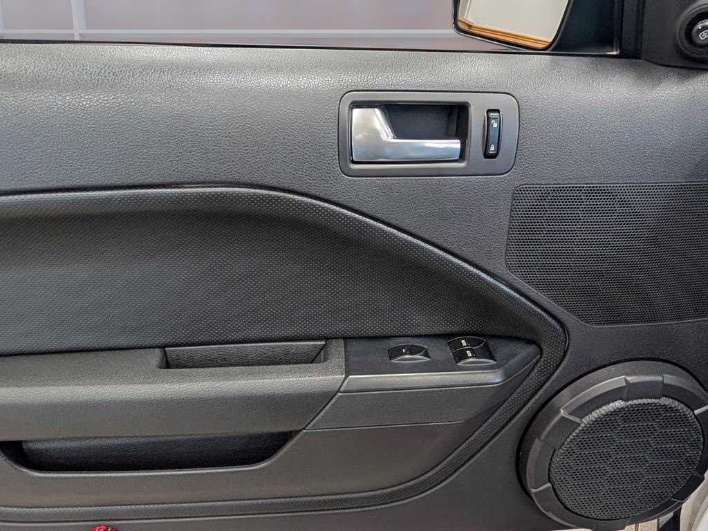 2007 White Ford Mustang Shelby GT500 RWD Convertible