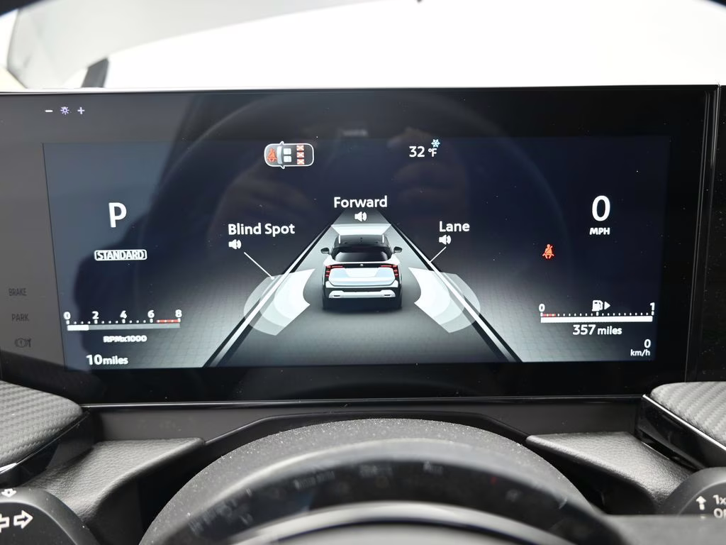 2026 Super Black Nissan Kicks SR FWD SUV