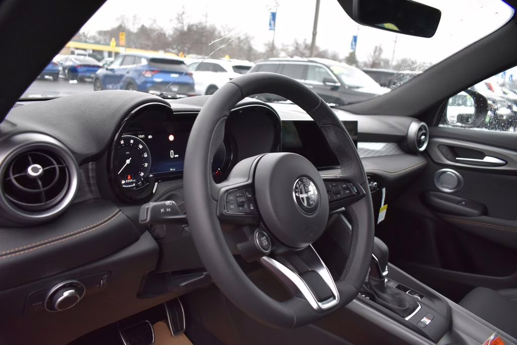 2025 Alfa Rosso Alfa Romeo Tonale Base AWD SUV