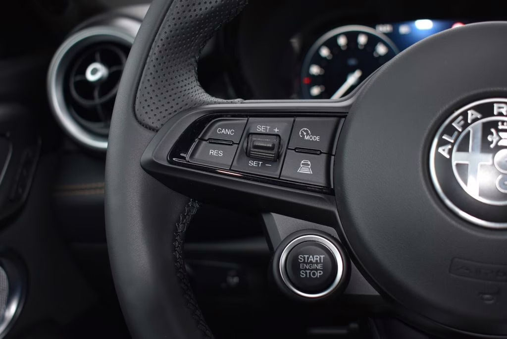 2025 Alfa Rosso Alfa Romeo Tonale Base AWD SUV