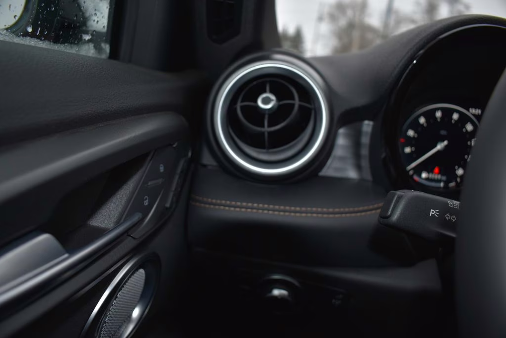 2025 Alfa Rosso Alfa Romeo Tonale Base AWD SUV