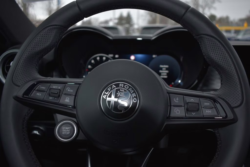 2025 Alfa Rosso Alfa Romeo Tonale Base AWD SUV