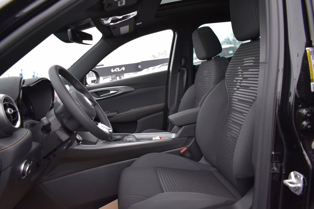 2025 Alfa Black Alfa Romeo Tonale Base AWD SUV