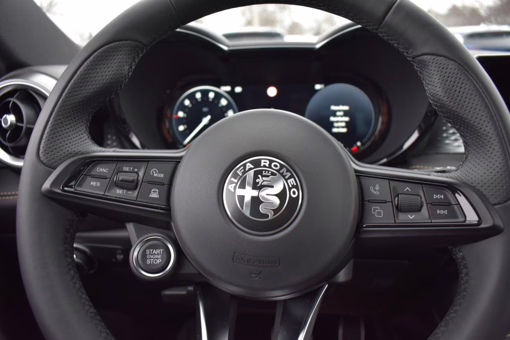 2025 Alfa Black Alfa Romeo Tonale Base AWD SUV