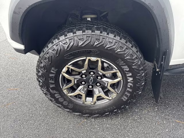 2023 Summit White Chevrolet Colorado 4WD ZR2 4X4 Truck