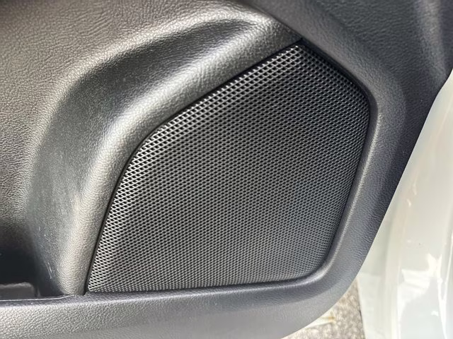 2022 White Metallic Ford Edge Titanium AWD SUV