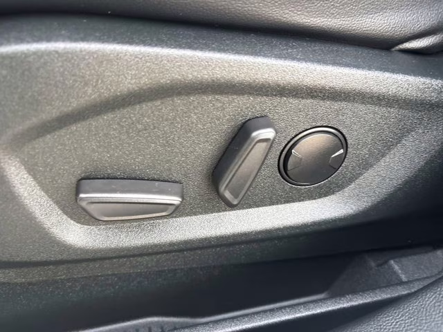 2022 White Metallic Ford Edge Titanium AWD SUV