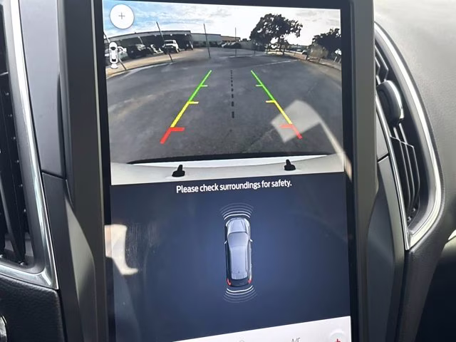 2022 White Metallic Ford Edge Titanium AWD SUV