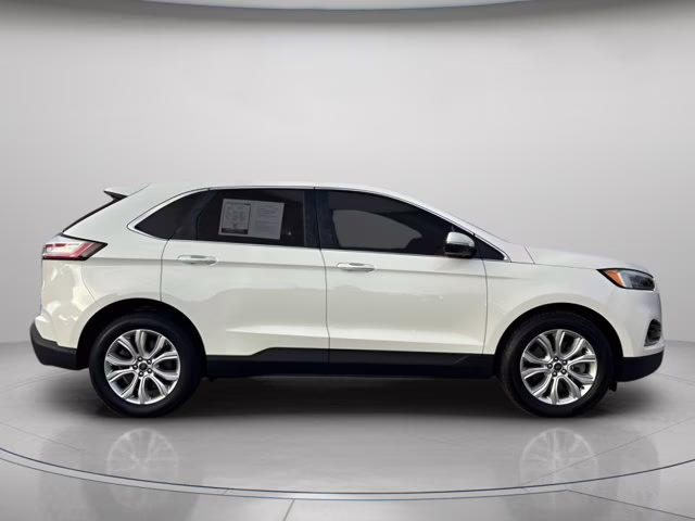 2022 White Metallic Ford Edge Titanium AWD SUV