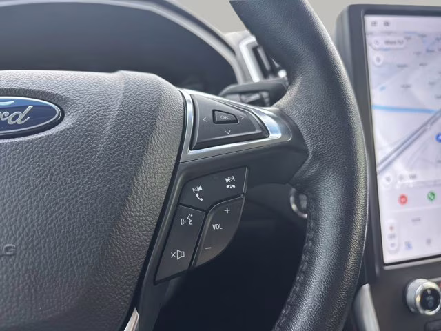 2022 White Metallic Ford Edge Titanium AWD SUV