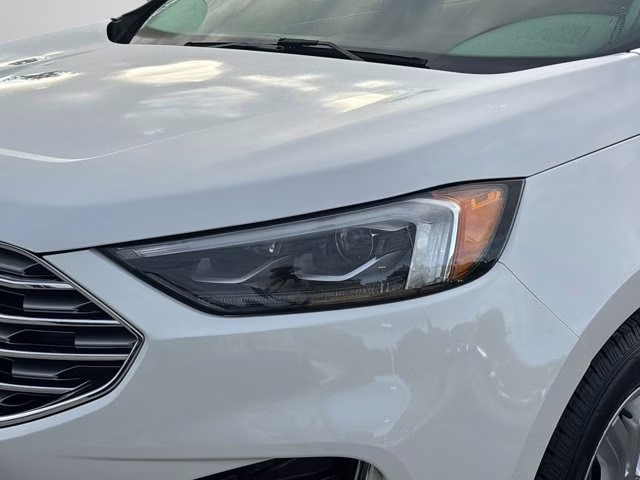 2022 White Metallic Ford Edge Titanium AWD SUV