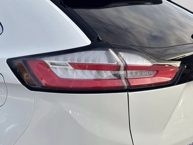 2022 White Metallic Ford Edge Titanium AWD SUV