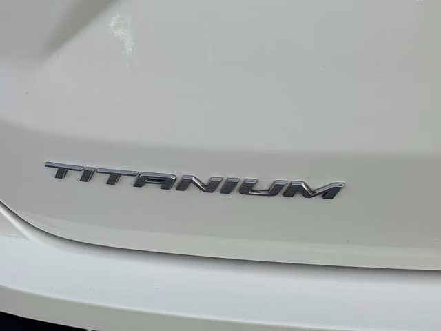 2022 White Metallic Ford Edge Titanium AWD SUV