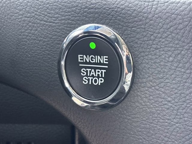 2022 White Metallic Ford Edge Titanium AWD SUV