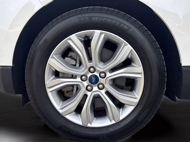 2022 White Metallic Ford Edge Titanium AWD SUV