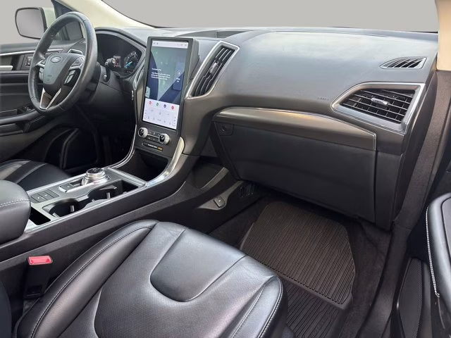 2022 White Metallic Ford Edge Titanium AWD SUV