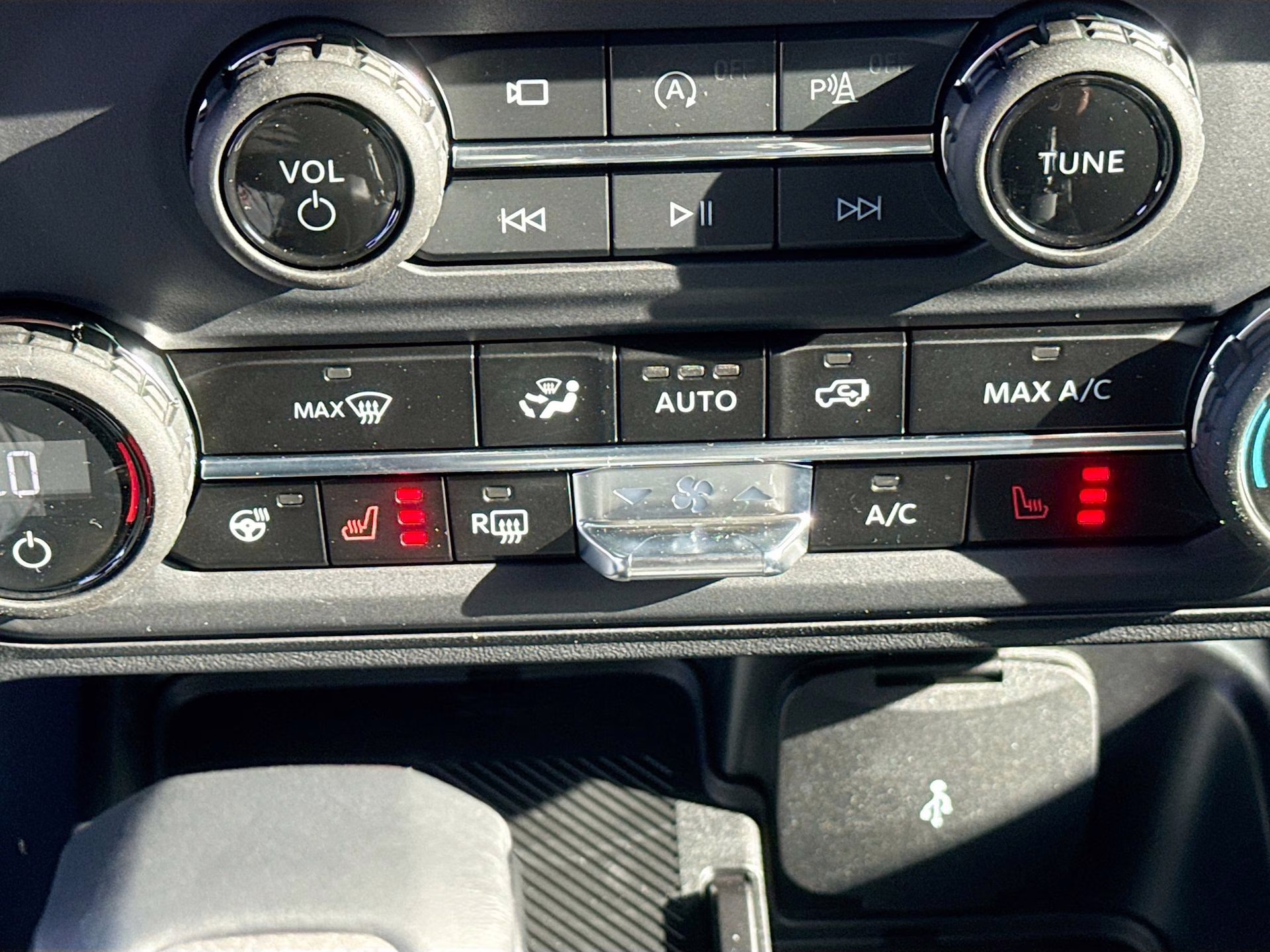 2025 Azure Gray Metallic Tri-Coat Ford Bronco Outer Banks 4X4 SUV