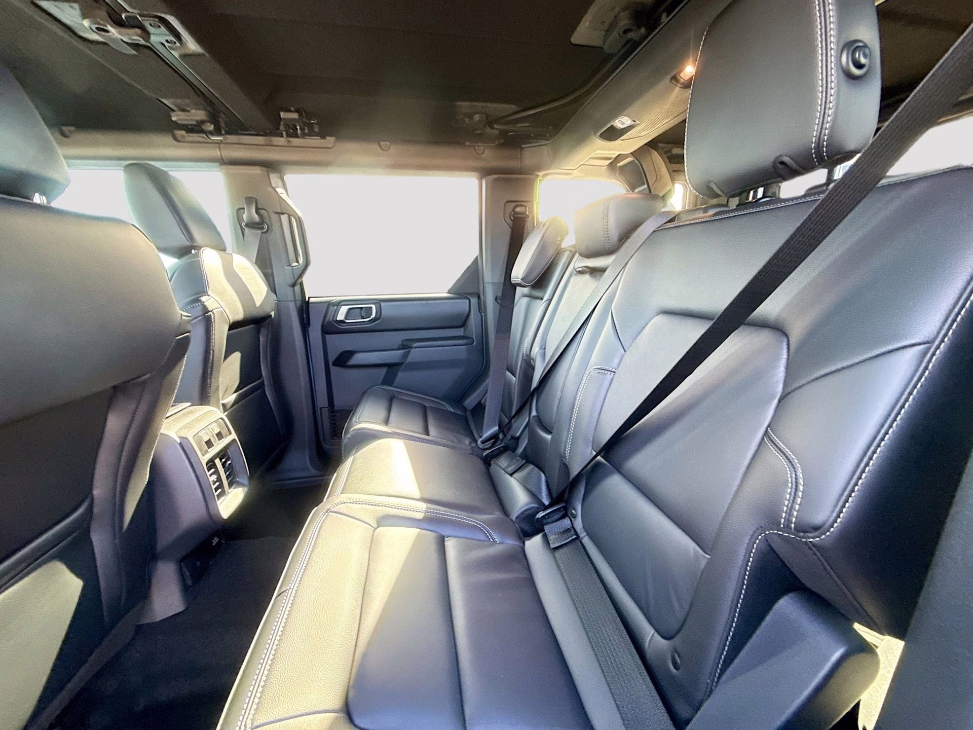 2025 Azure Gray Metallic Tri-Coat Ford Bronco Outer Banks 4X4 SUV