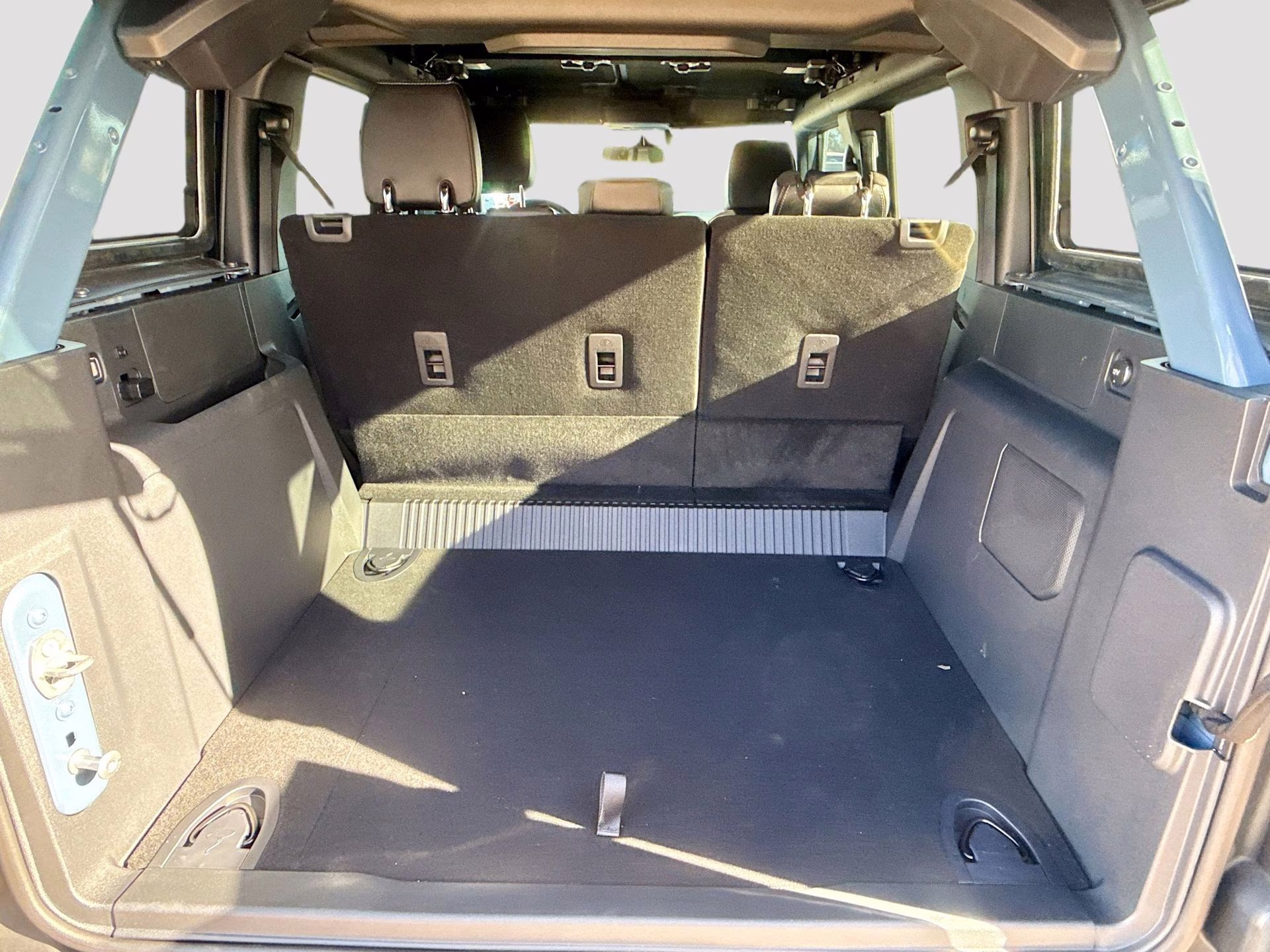 2025 Azure Gray Metallic Tri-Coat Ford Bronco Outer Banks 4X4 SUV