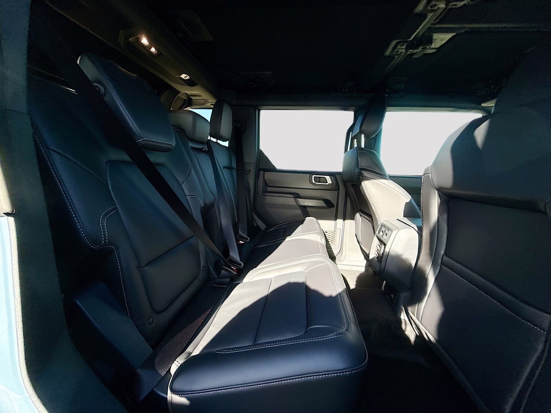 2025 Azure Gray Metallic Tri-Coat Ford Bronco Outer Banks 4X4 SUV