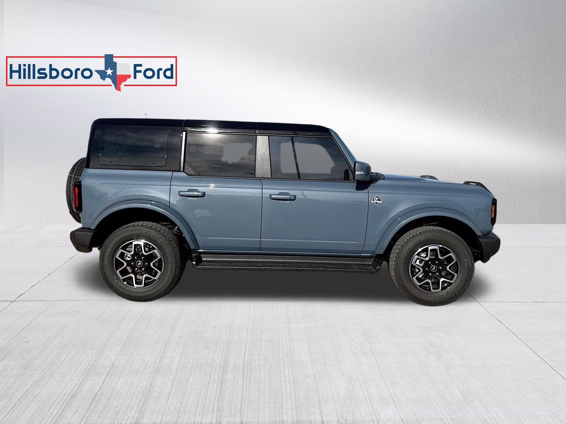 2025 Azure Gray Metallic Tri-Coat Ford Bronco Outer Banks 4X4 SUV
