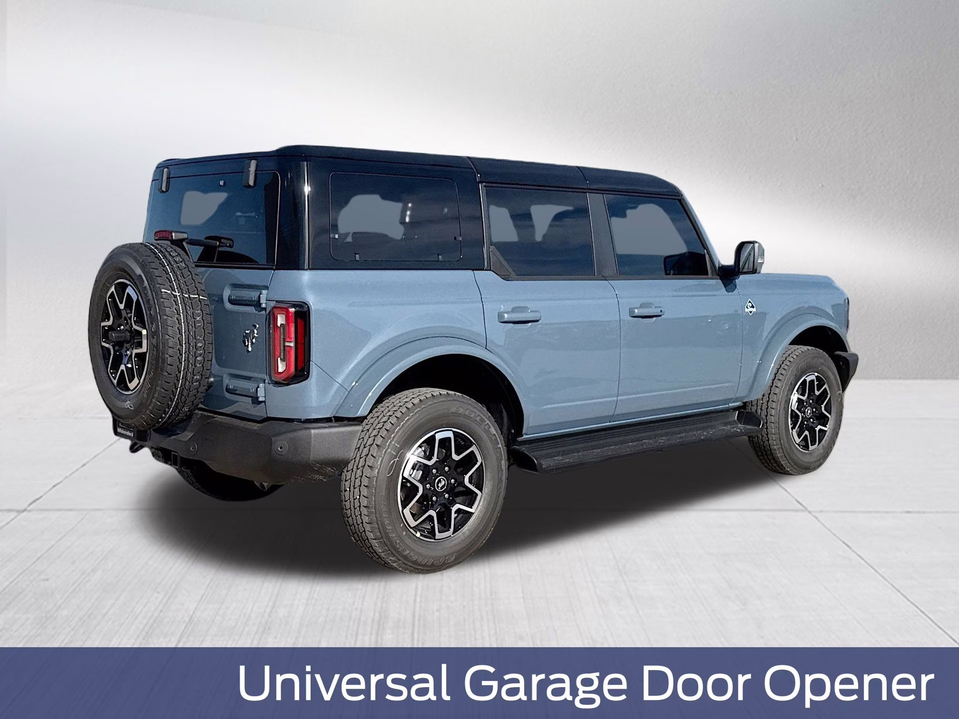 2025 Azure Gray Metallic Tri-Coat Ford Bronco Outer Banks 4X4 SUV
