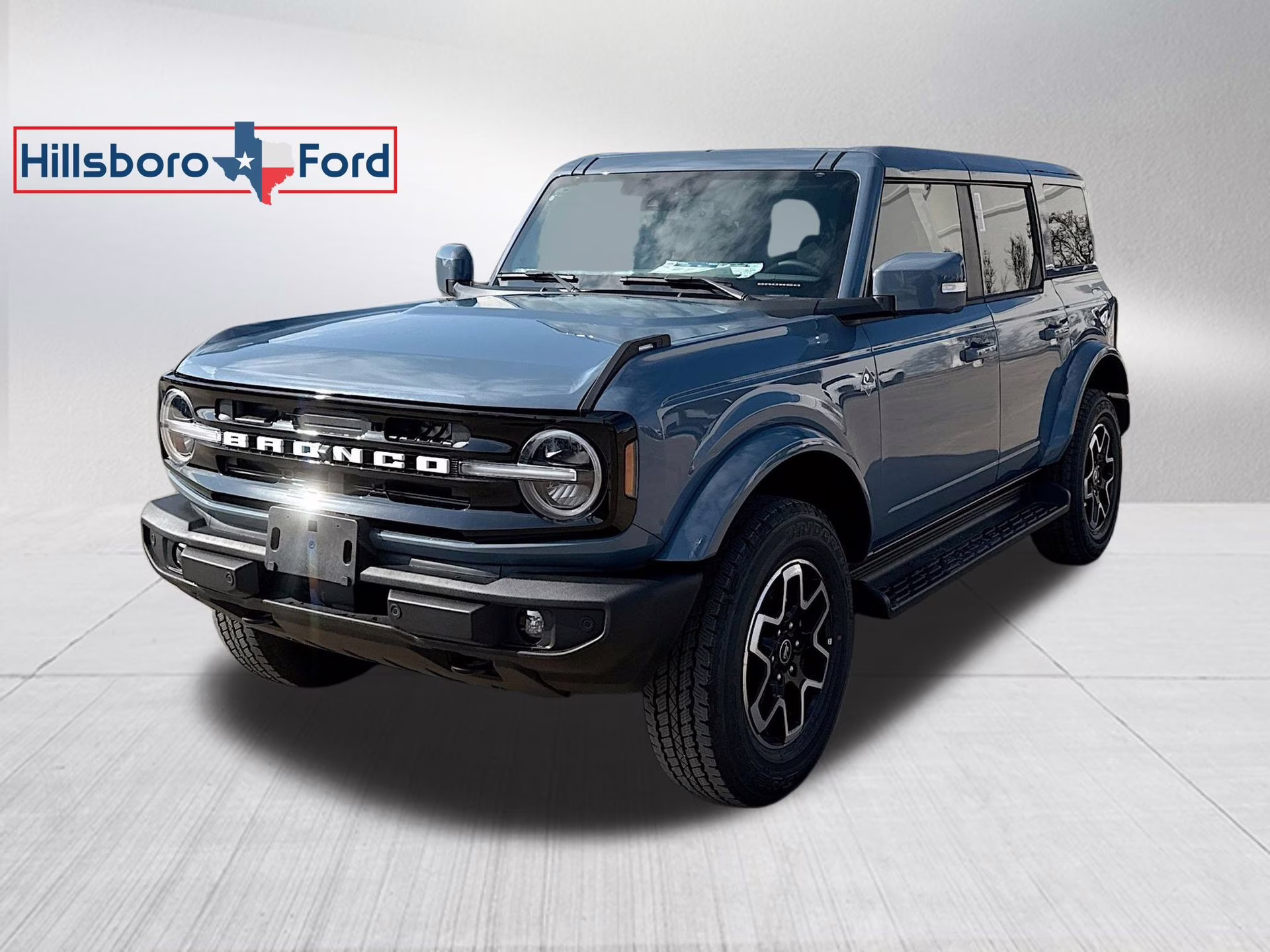 2025 Azure Gray Metallic Tri-Coat Ford Bronco Outer Banks 4X4 SUV