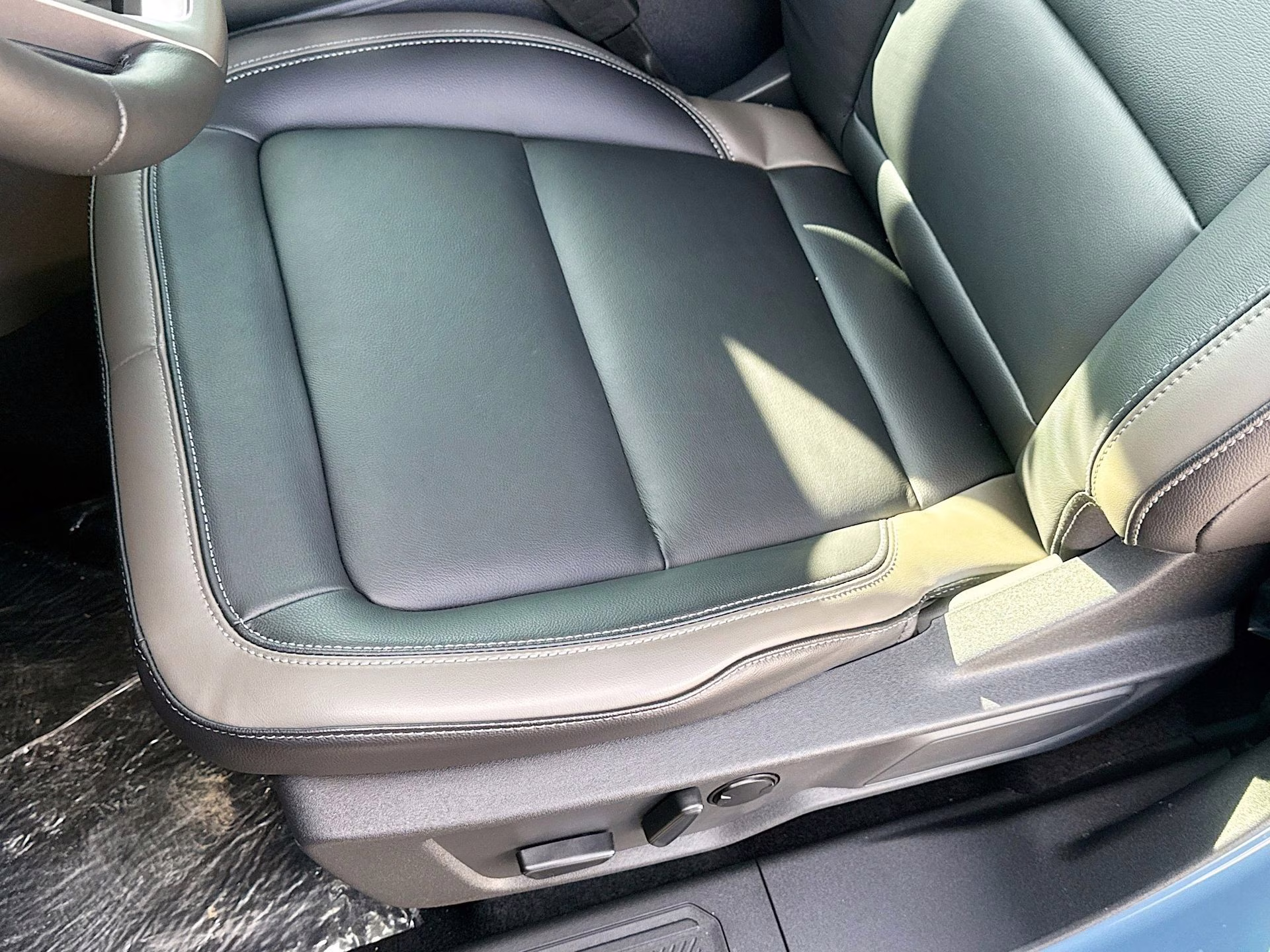 2025 Azure Gray Metallic Tri-Coat Ford Bronco Outer Banks 4X4 SUV