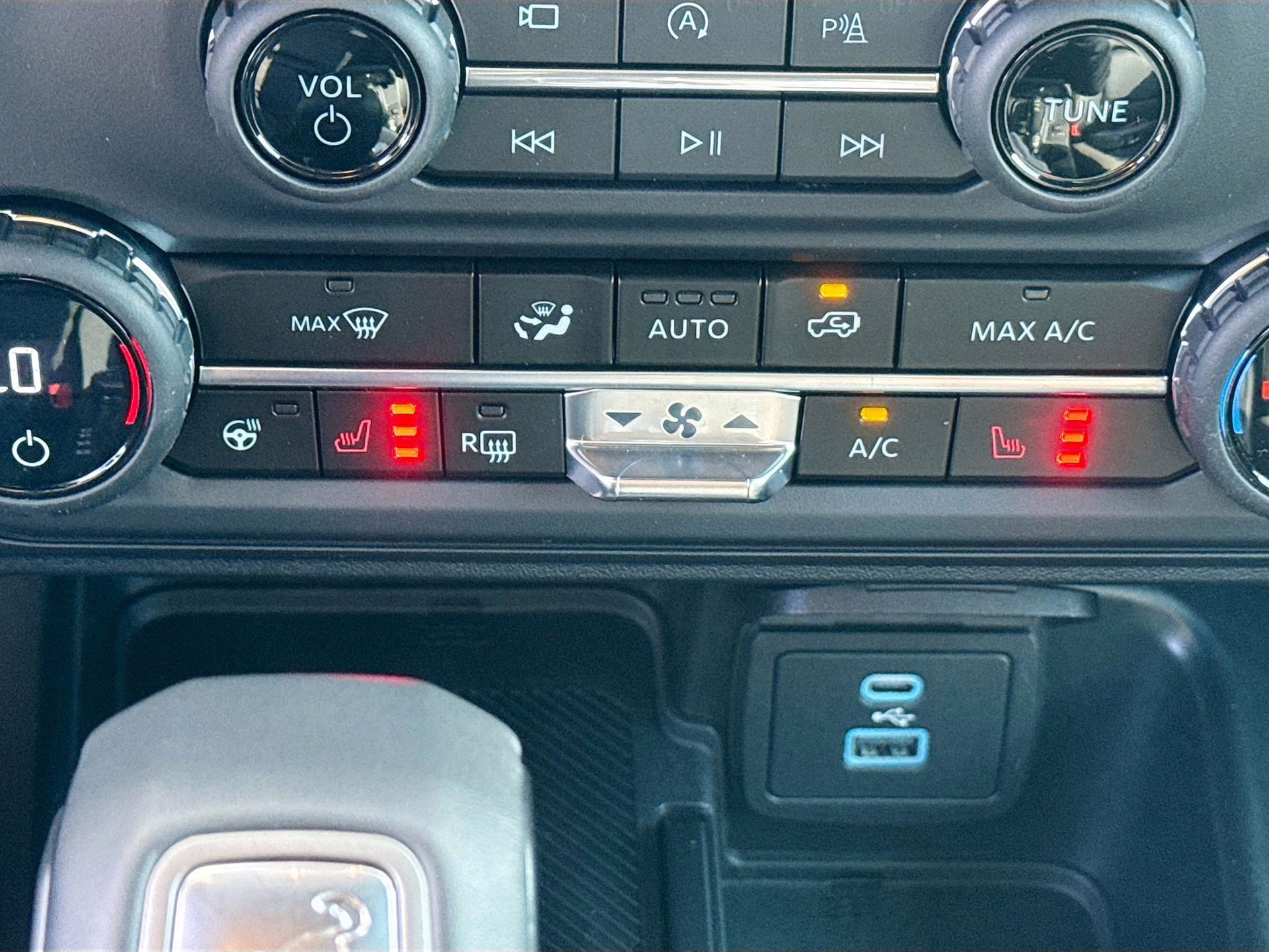 2025 Azure Gray Metallic Tri-Coat Ford Bronco Outer Banks 4X4 SUV