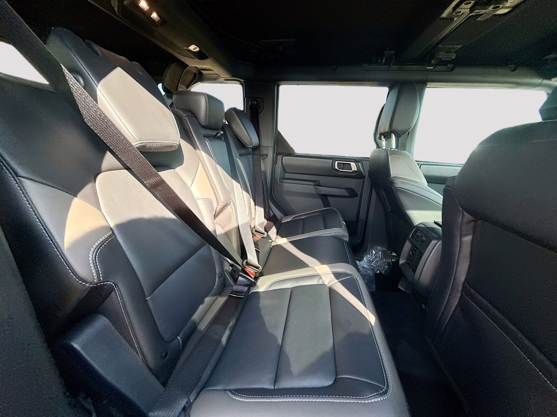2025 Azure Gray Metallic Tri-Coat Ford Bronco Outer Banks 4X4 SUV
