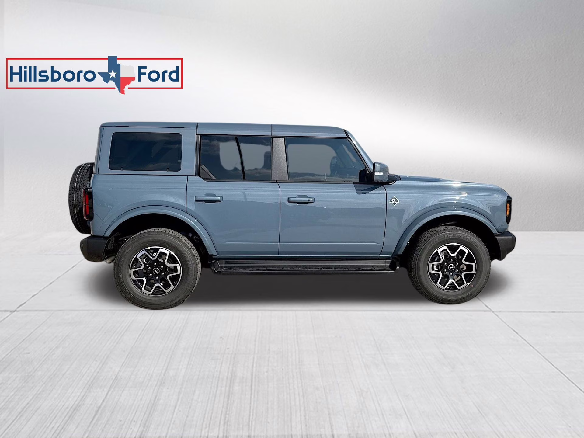 2025 Azure Gray Metallic Tri-Coat Ford Bronco Outer Banks 4X4 SUV