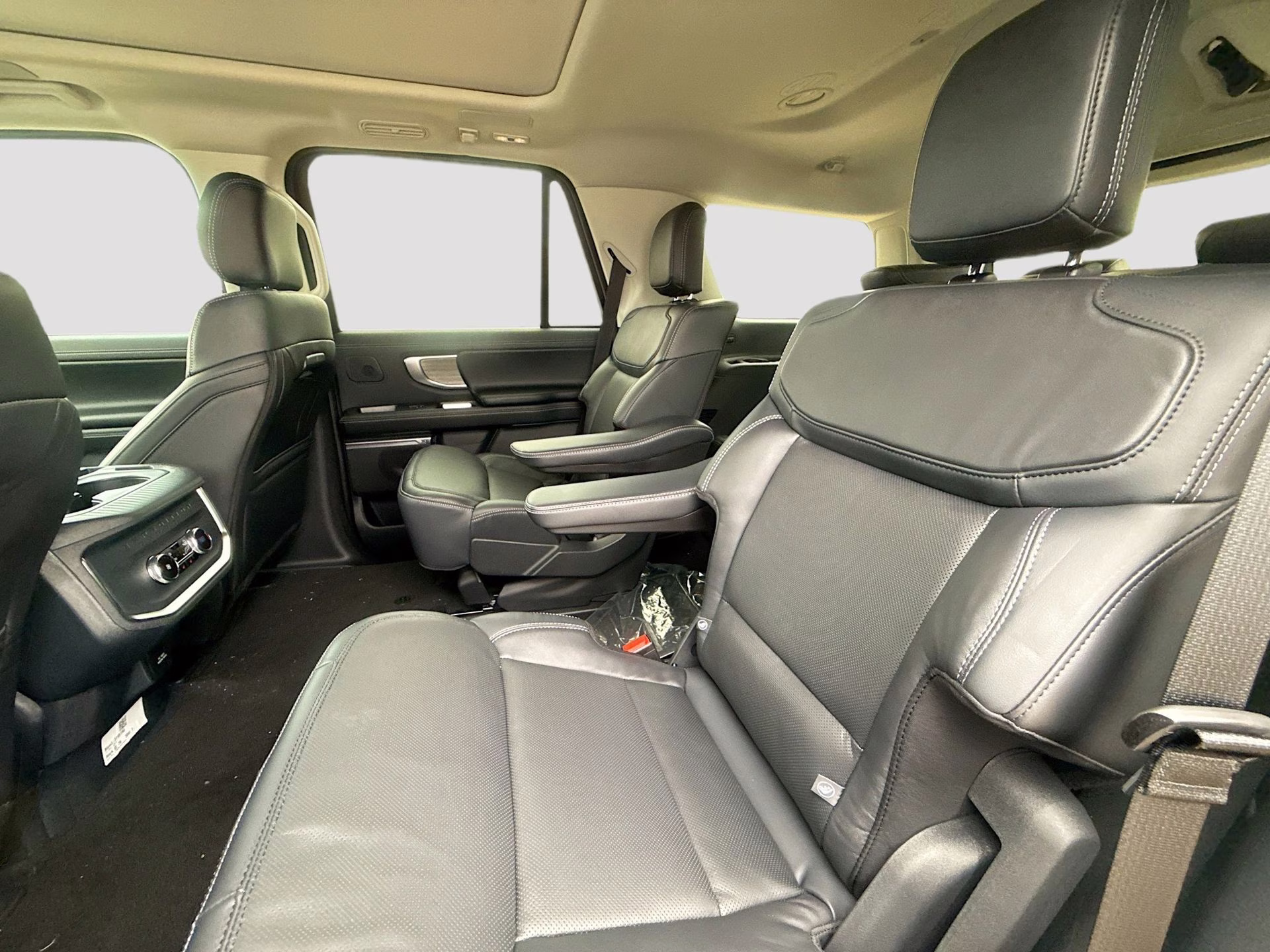 2025 Glacier Gray Metallic TriCoat Ford Expedition Platinum 4X4 SUV