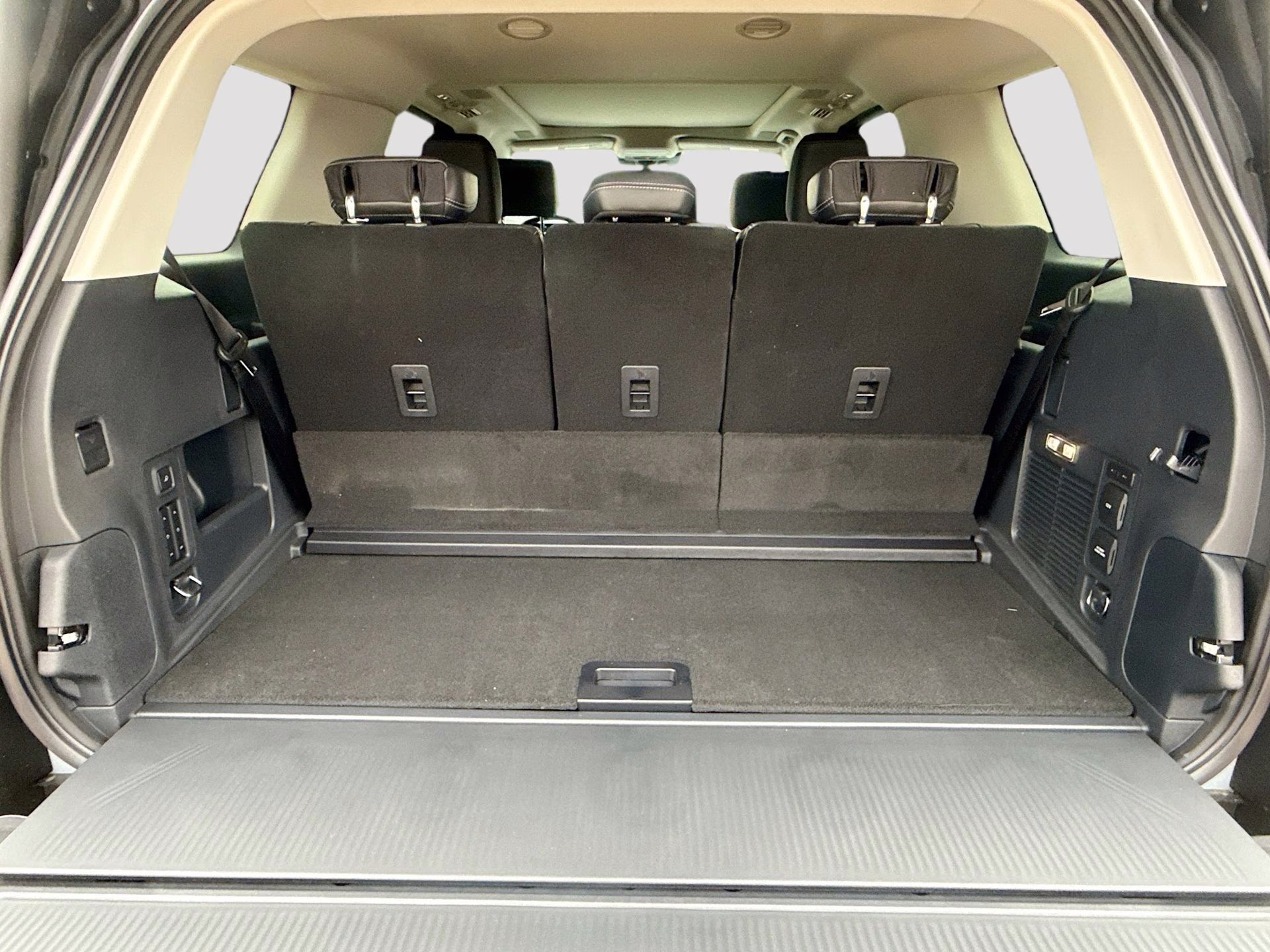 2025 Glacier Gray Metallic TriCoat Ford Expedition Platinum 4X4 SUV