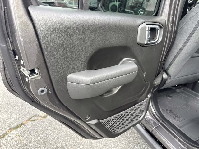 2026 Granite Crystal Metallic Clearcoat Jeep Wrangler Willys 4X4 Convertible