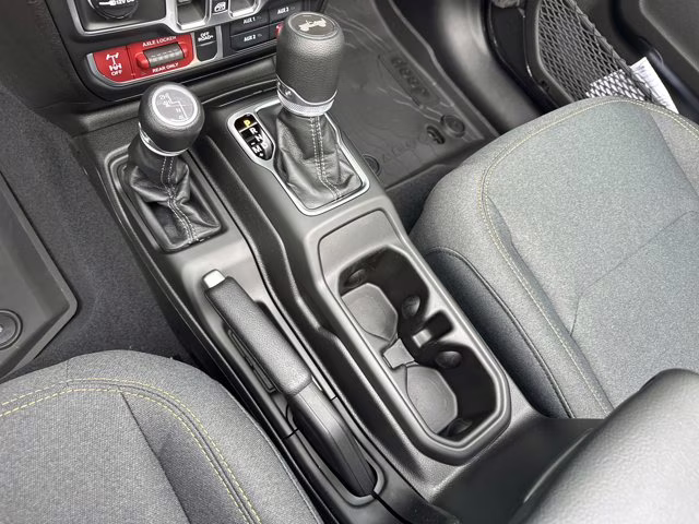 2026 Granite Crystal Metallic Clearcoat Jeep Wrangler Willys 4X4 Convertible