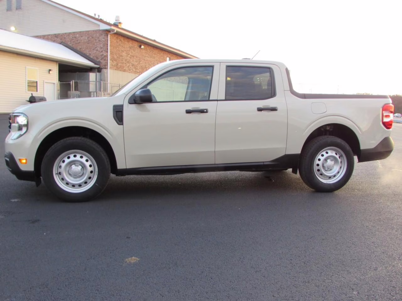 2025 Desert Sand Ford Maverick XL AWD Truck