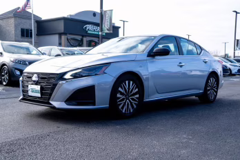 2024 Brilliant Silver Metallic Nissan Altima 2.5 SV FWD Sedan