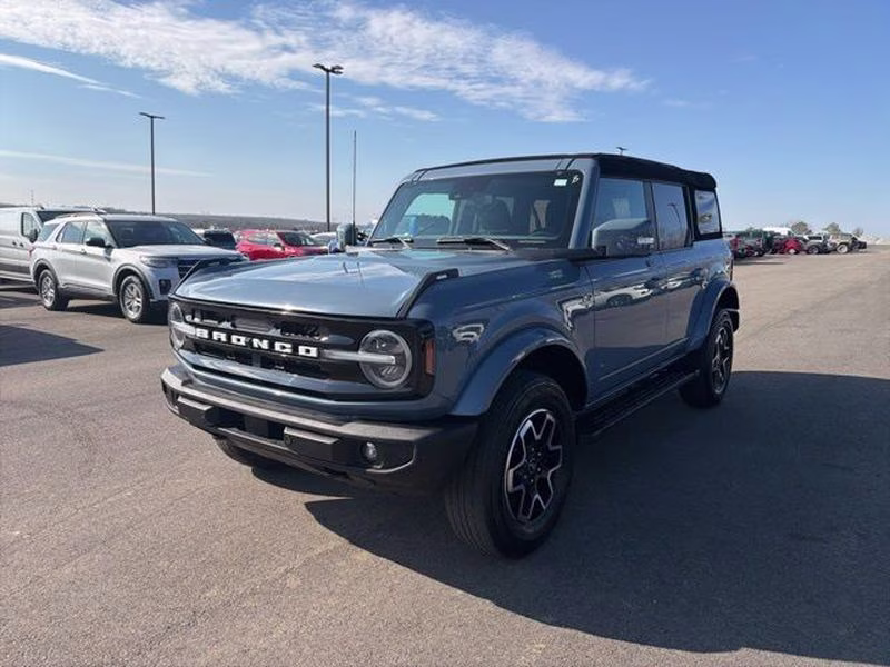 2023 Azure Gray Metallic Tri-Coat Ford Bronco Outer Banks 4X4 SUV