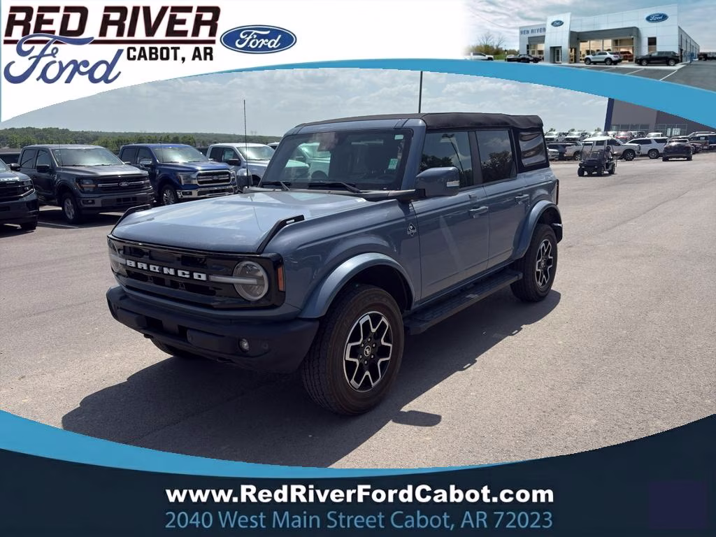 2023 Azure Gray Metallic Tri-Coat Ford Bronco Outer Banks 4X4 SUV