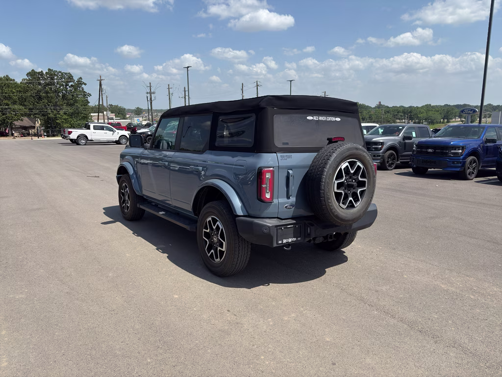 2023 Azure Gray Metallic Tri-Coat Ford Bronco Outer Banks 4X4 SUV