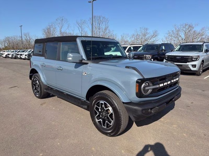 2023 Azure Gray Metallic Tri-Coat Ford Bronco Outer Banks 4X4 SUV