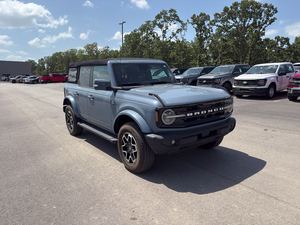 2023 Azure Gray Metallic Tri-Coat Ford Bronco Outer Banks 4X4 SUV