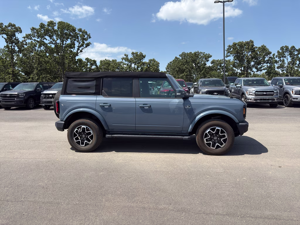 2023 Azure Gray Metallic Tri-Coat Ford Bronco Outer Banks 4X4 SUV