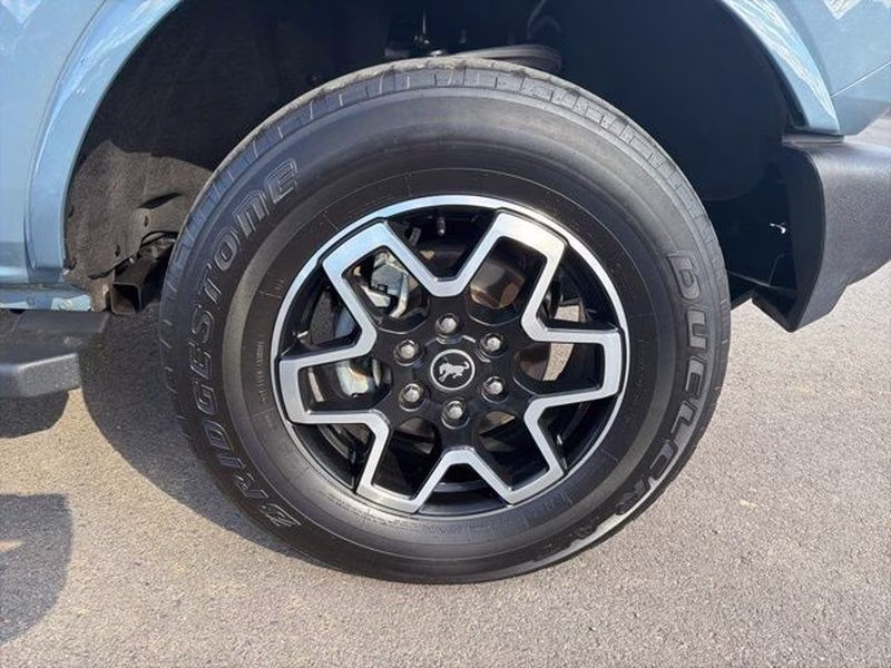 2023 Azure Gray Metallic Tri-Coat Ford Bronco Outer Banks 4X4 SUV