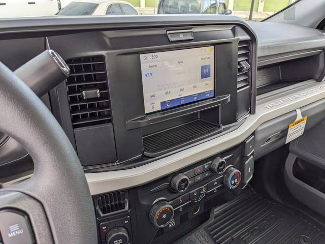 2026 Oxford White Ford Super Duty F-350 SRW XL 4X4 Truck