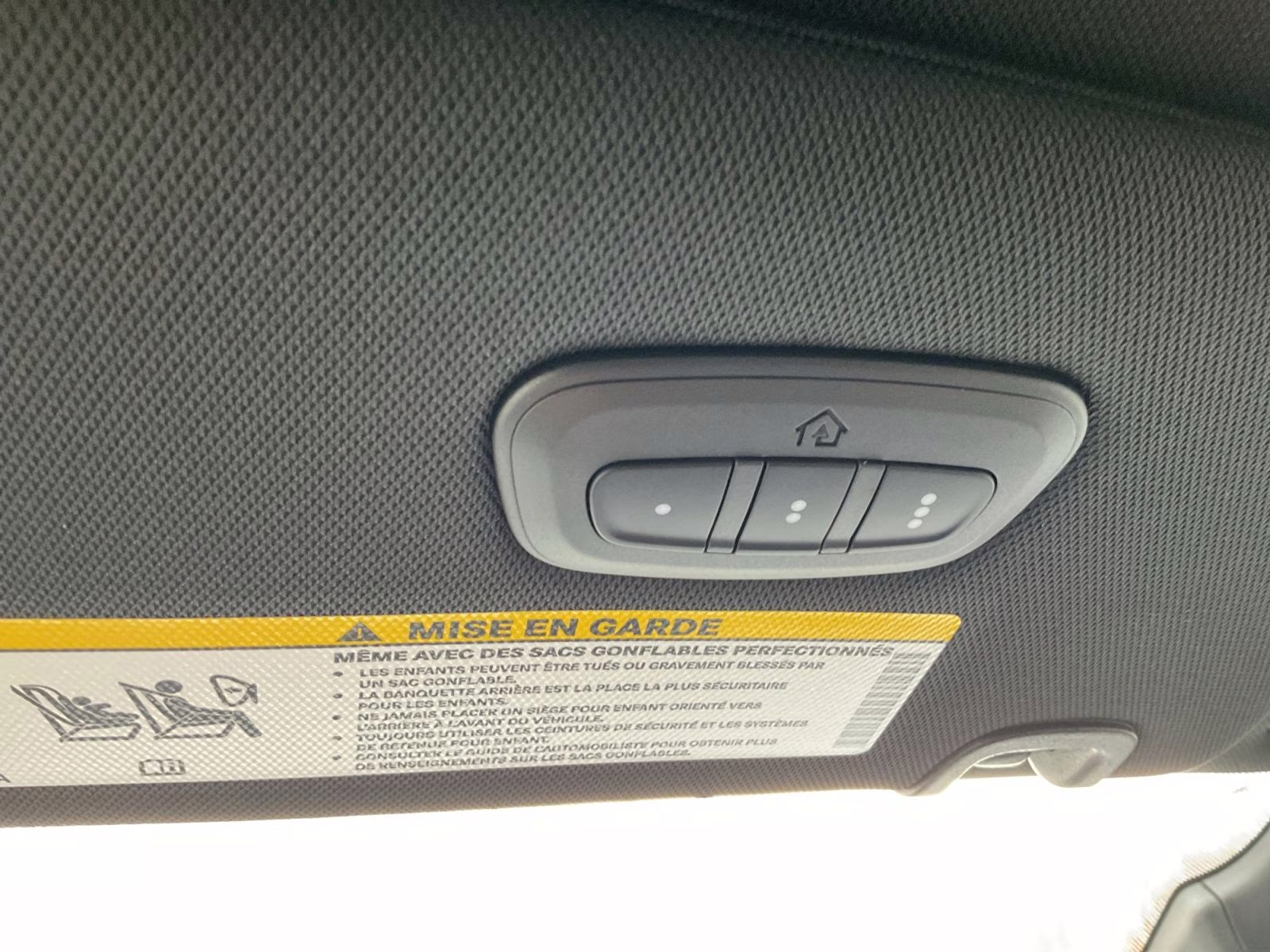 2026 Diamond Black Crystal Pearlcoat Chrysler Pacifica Select AWD Van