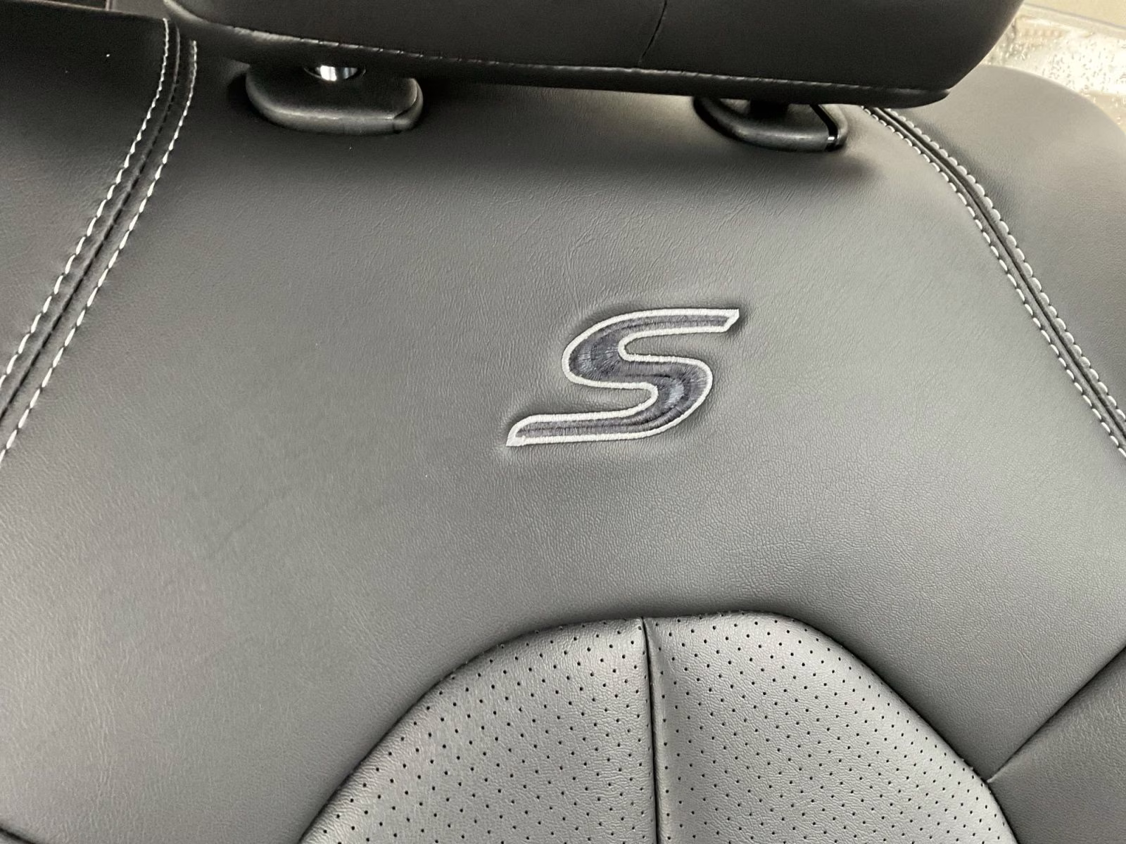 2026 Diamond Black Crystal Pearlcoat Chrysler Pacifica Select AWD Van