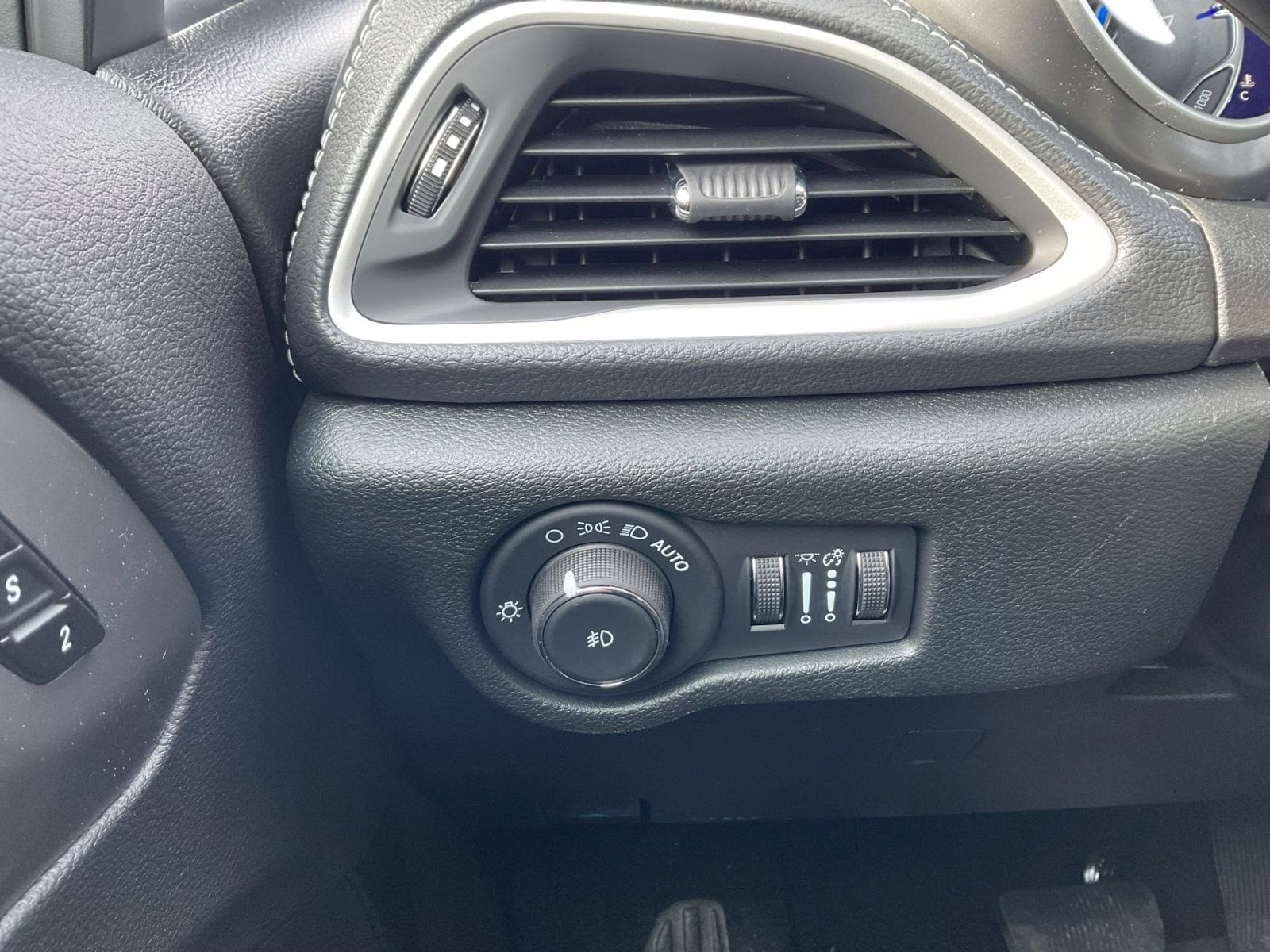 2026 Bright White Clearcoat Chrysler Pacifica Select AWD Van