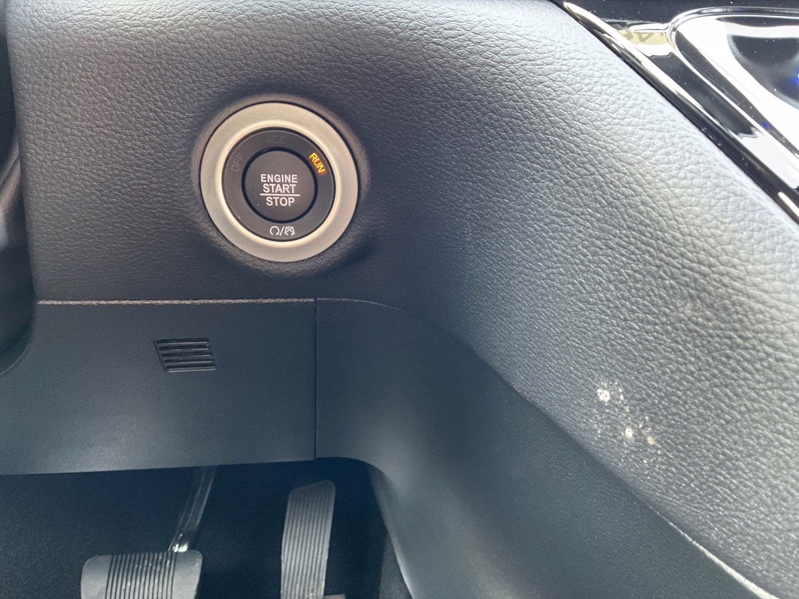 2026 Bright White Clearcoat Chrysler Pacifica Select AWD Van